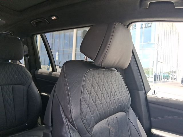 Used 2024 Gray BMW xDrive40i image 18