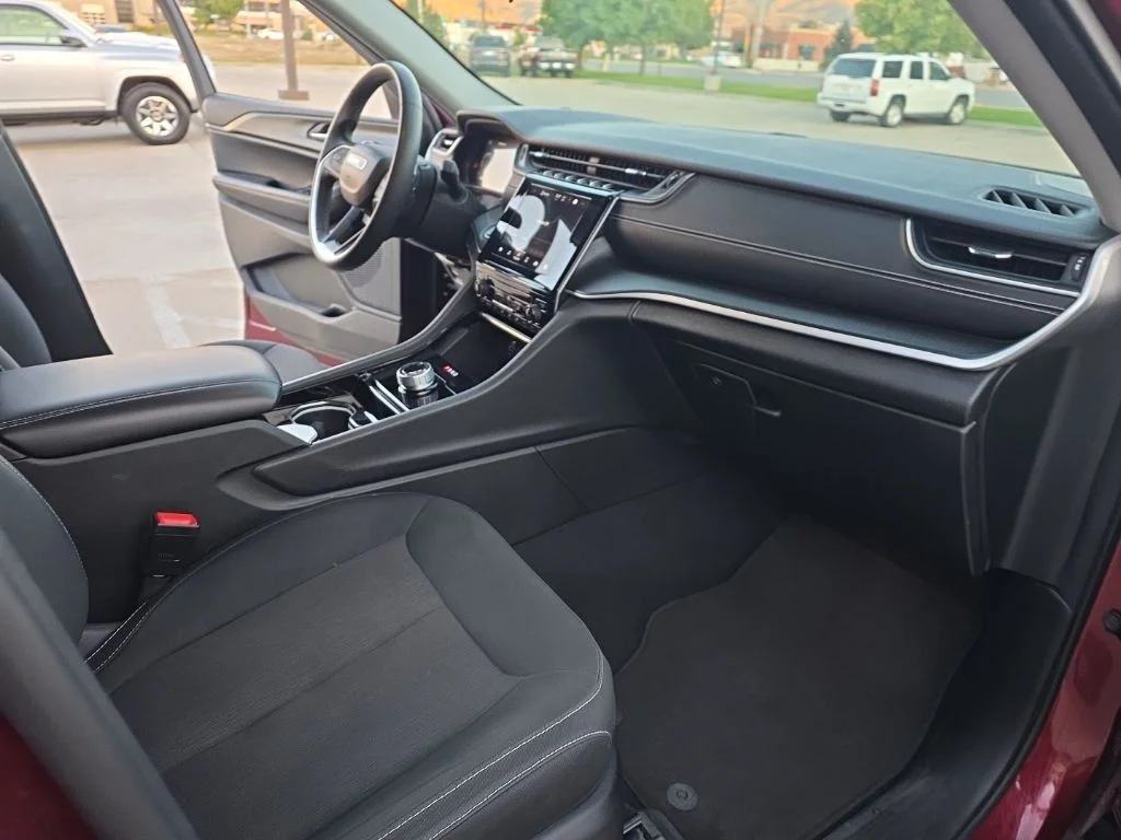 Used 2023 Red Jeep Laredo image 19