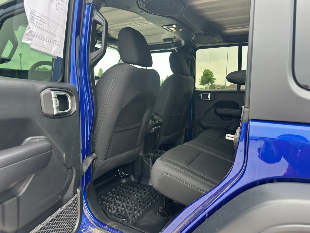 Used 2020 Ocean Blue Metallic Clearcoat Jeep Sport S image 10
