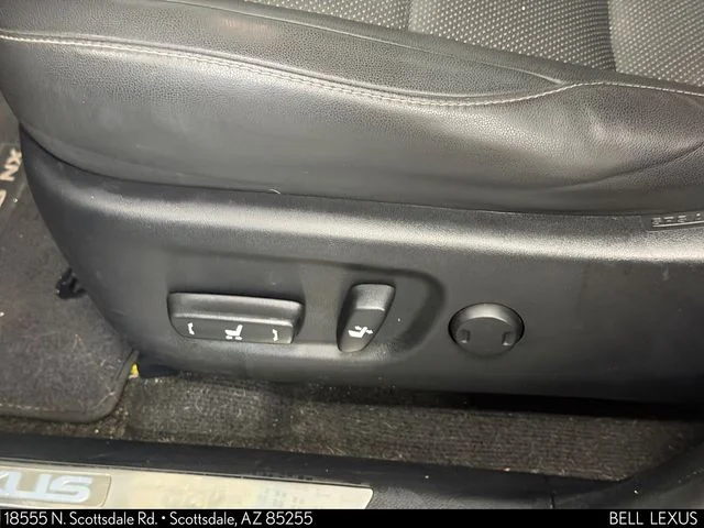 Used 2018  Lexus 300 image 16