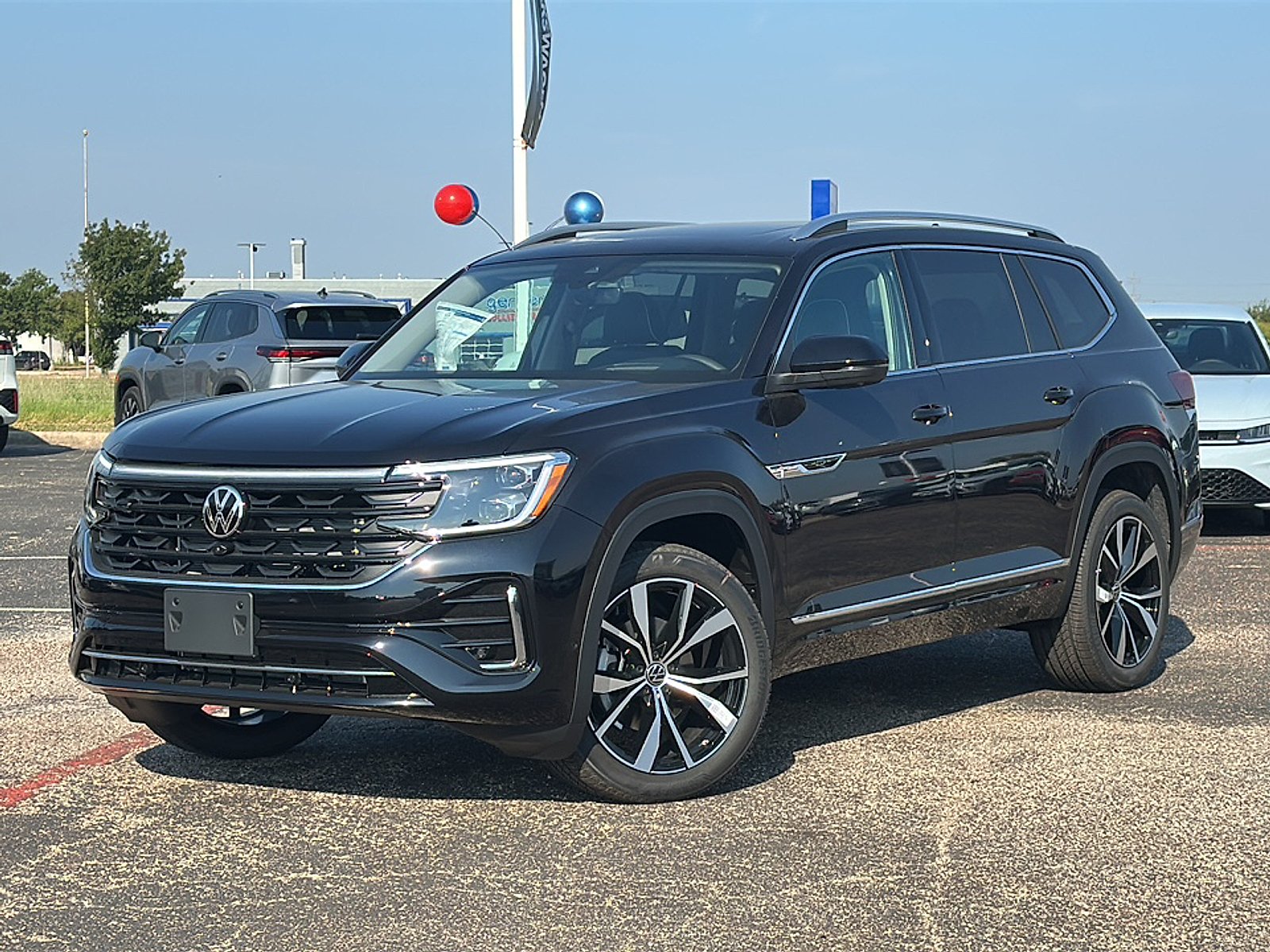 2026 Volkswagen Atlas SEL Premium R-Line photo 2
