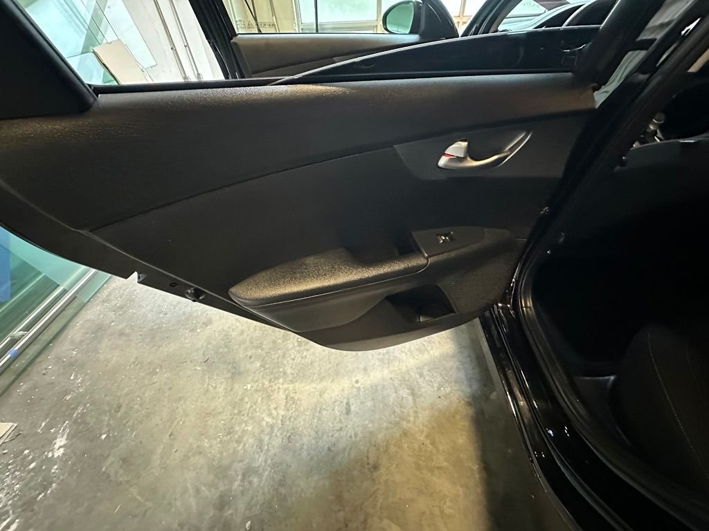 Used 2021 Black Kia LXS image 22