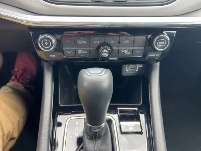 Used 2024 White Jeep Limited 4x4 image 21