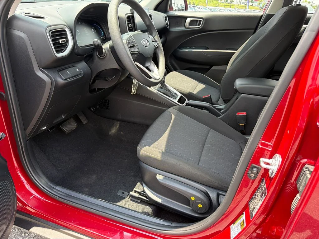 Used 2025 Red Hyundai SE image 9