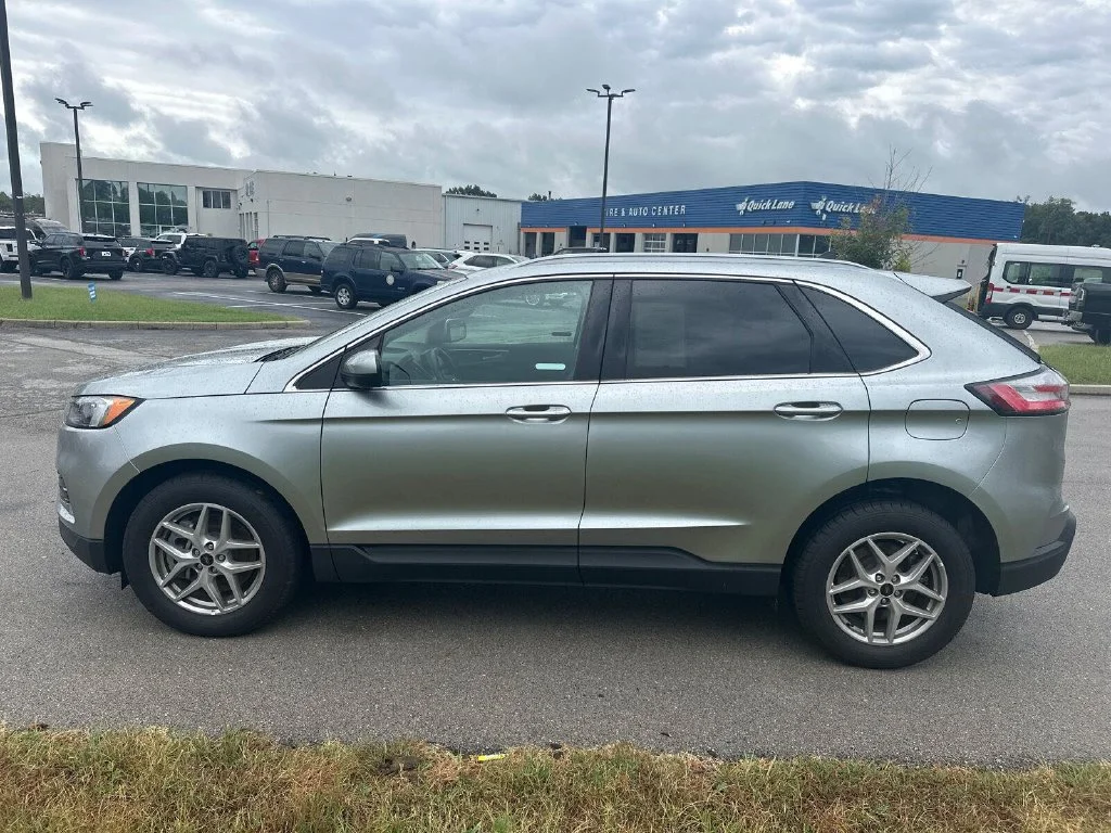 Used 2024 Silver Ford SEL image 7