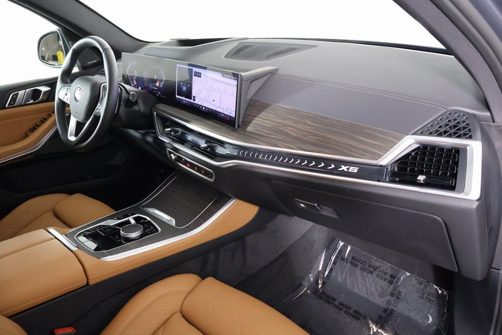 Used 2026 Gray BMW xDrive40i image 9