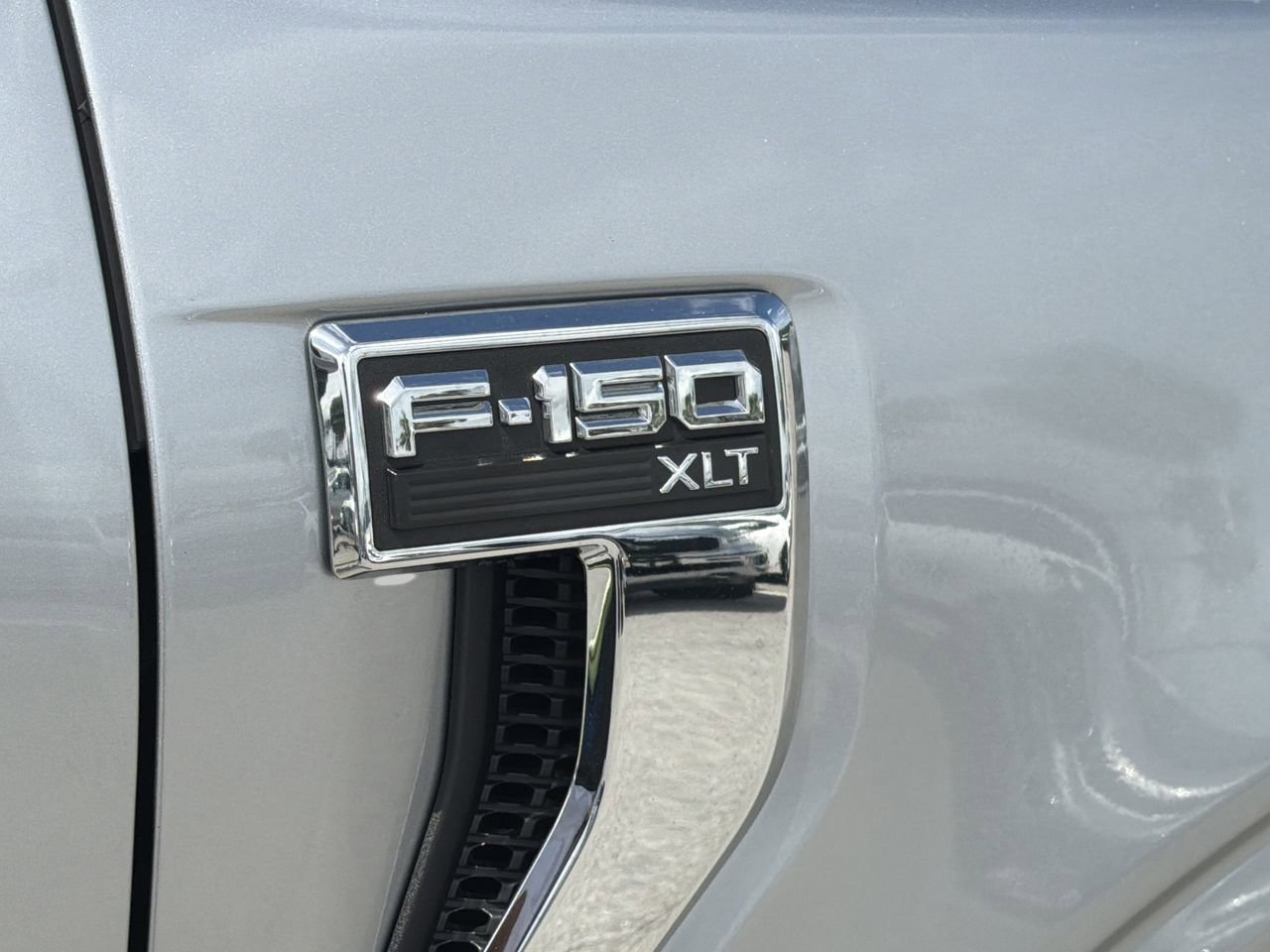 Used 2024 Silver Metallic Ford XLT image 8