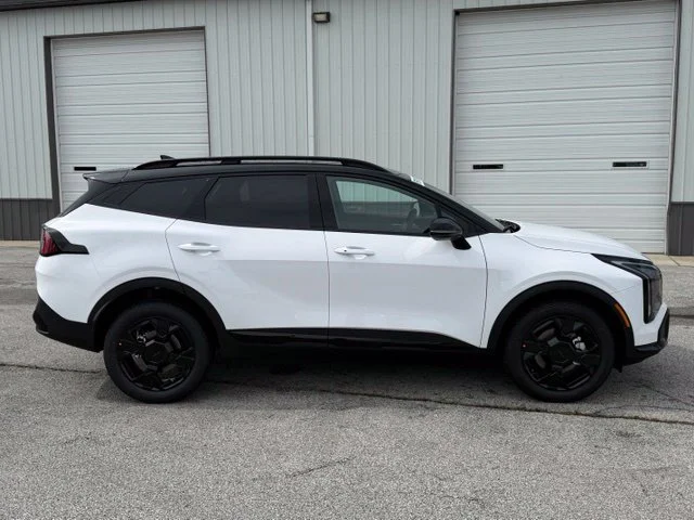 New 2027 Glacial White Pearl / Black Ro Kia X-Line image 8