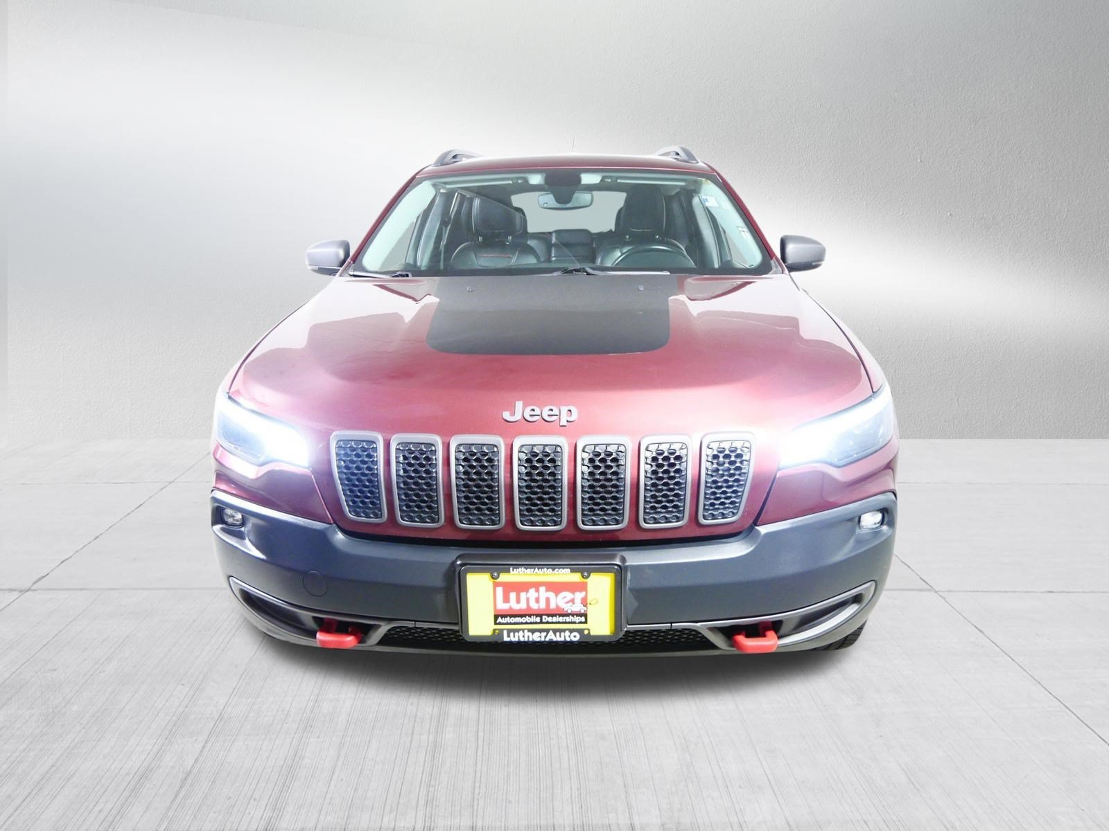 Used 2019 Velvet Red Pearlcoat Jeep Trailhawk image 2
