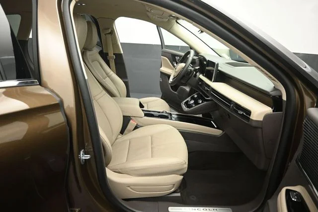 Certified Used 2022 Bronze Smoke Metallic Premium Colorant Lincoln Reserve image 30