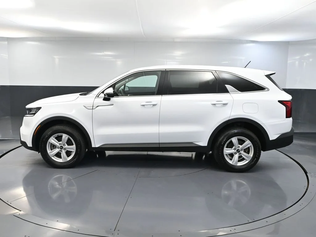 2023 Kia Sorento LX - Photo 8