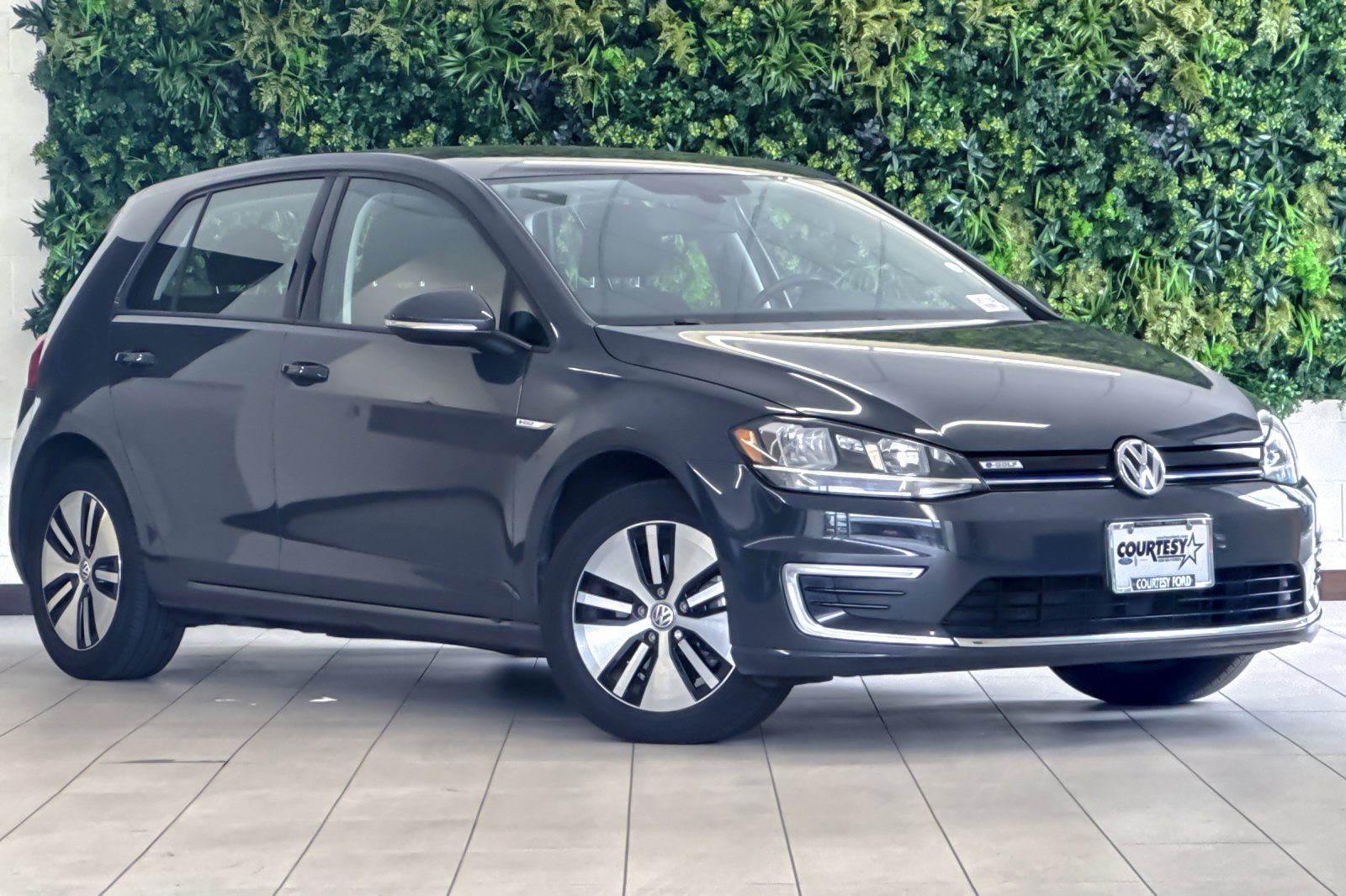 2019 Volkswagen e-Golf e-Golf SE's photo