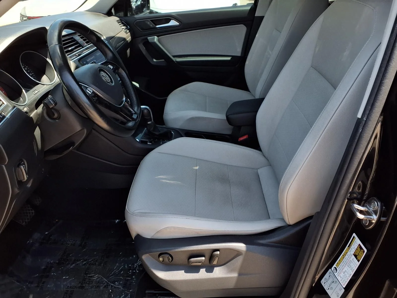 Used 2019 Black Volkswagen 2.0T SE image 16