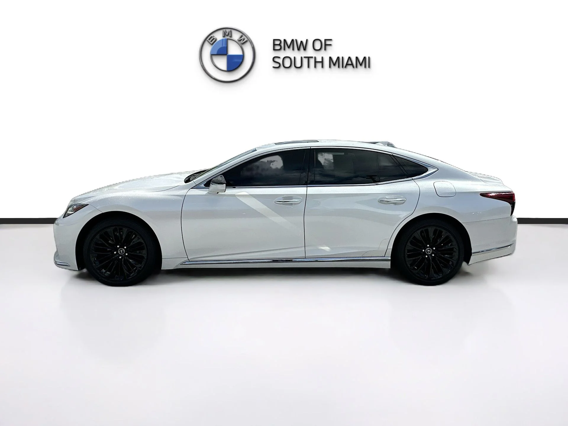 Used 2023 White Lexus 500 Base image 4