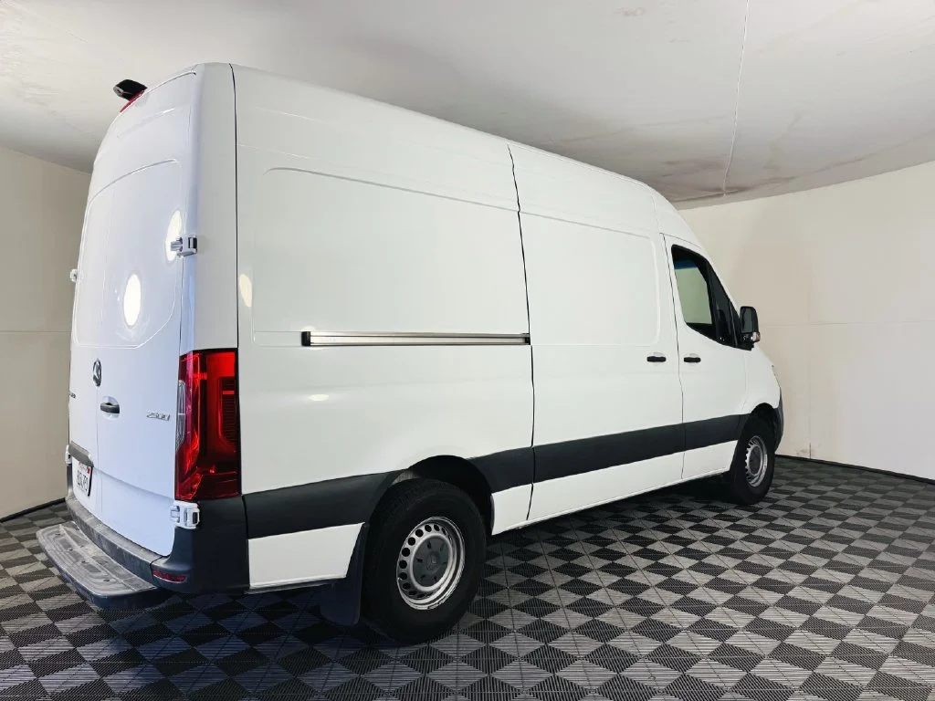 Used 2020  Mercedes-Benz  image 28