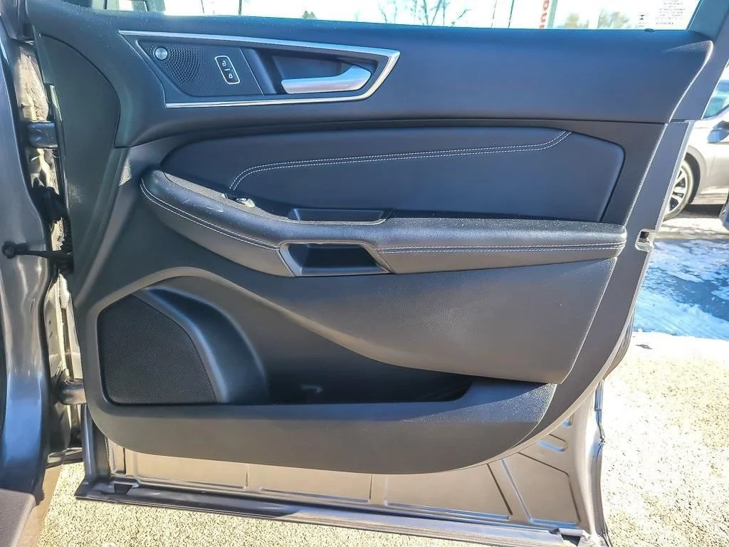 2023 Ford Edge Titanium - Photo 24