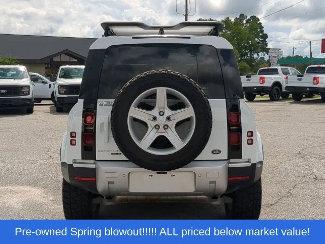 Used 2020  Land Rover SE image 12