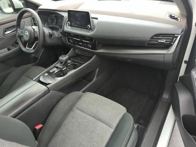 Used 2021 White Nissan SV image 22