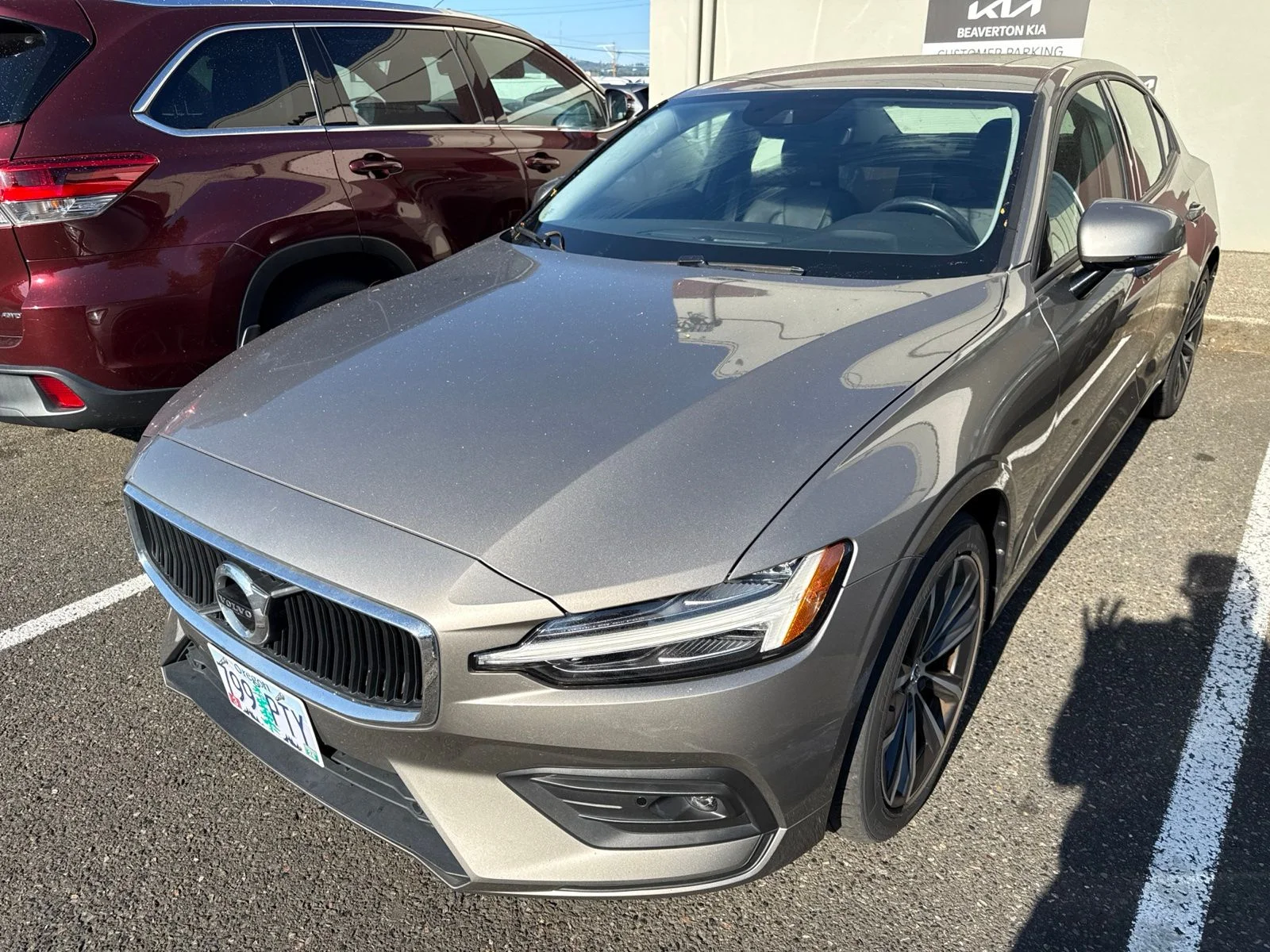 Used 2021 Gray Volvo T6 Momentum image 1