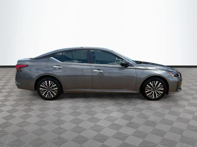 Used 2025 Gray Nissan 2.5 SV image 8