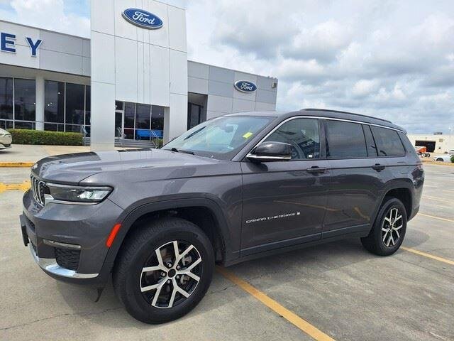 Used 2024 Baltic Gray Metallic Clearcoat Jeep Limited image 9