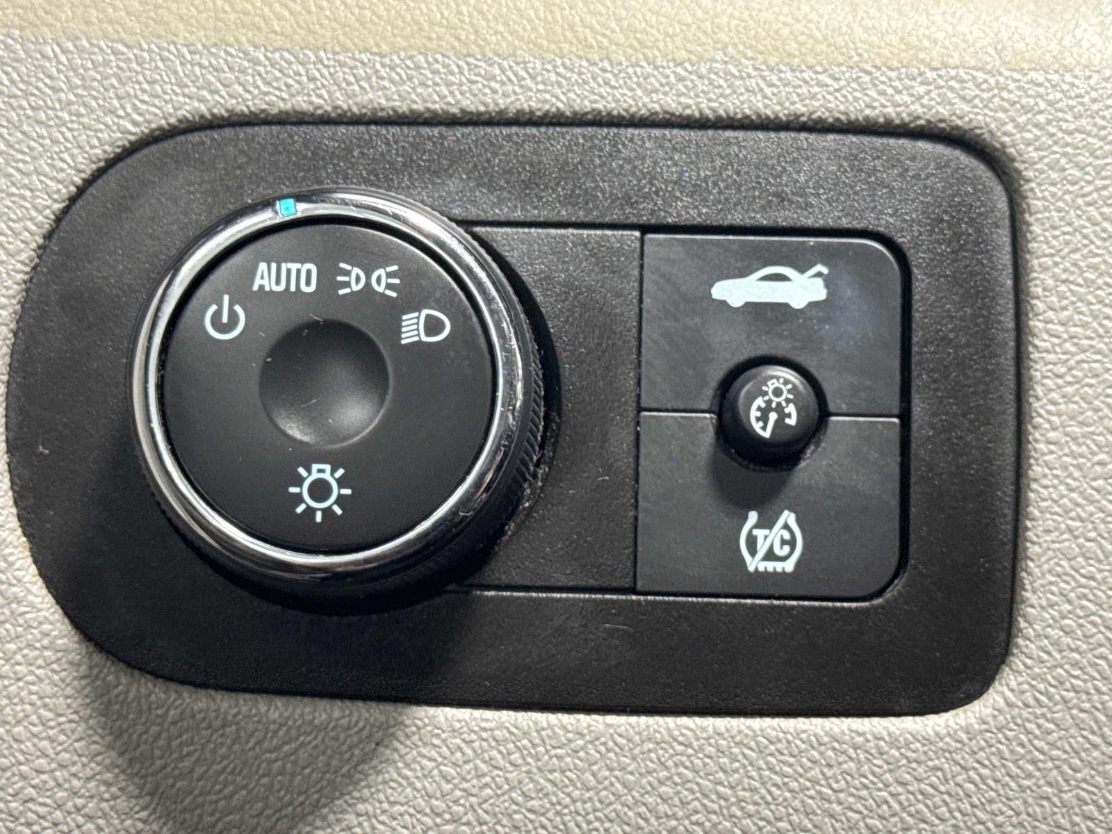 Used 2009 DARK SILVER METALLIC Chevrolet 3.5L LT image 22