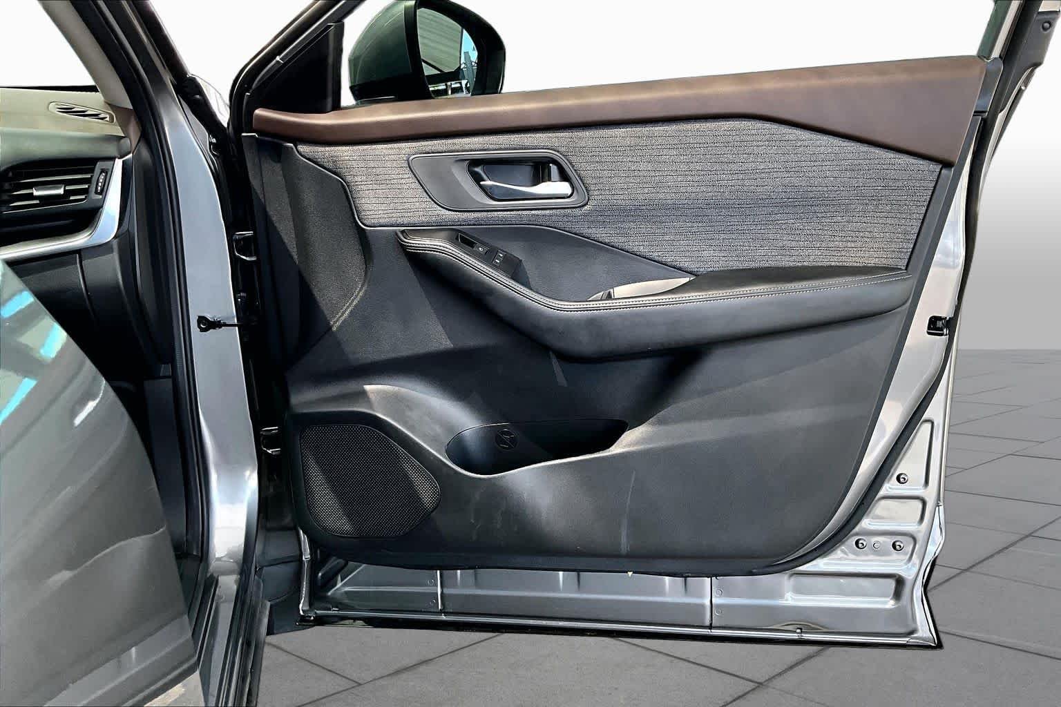 Used 2023 Gun Metallic Nissan SV image 23