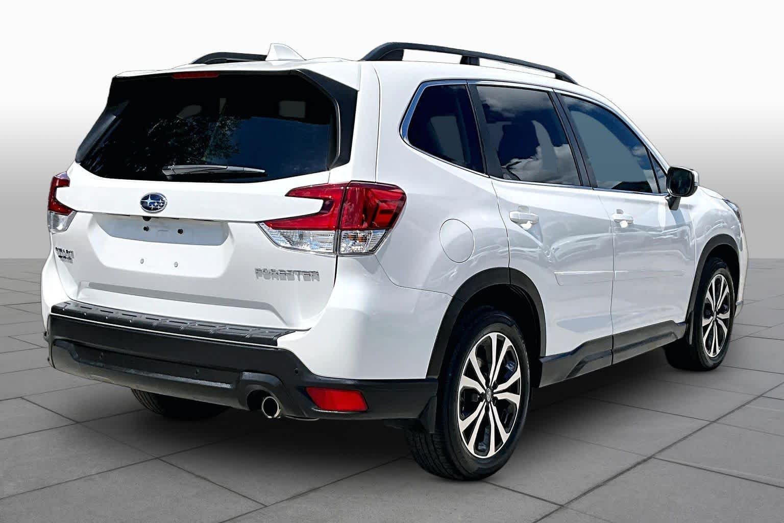 Used 2021 Crystal White Pearl Subaru Limited image 13