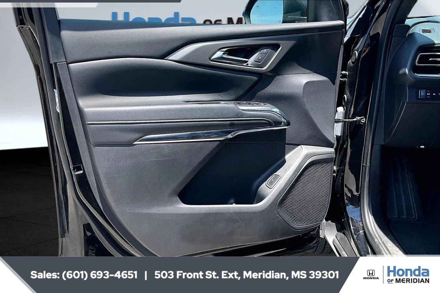 Used 2025 Mosaic Black Metallic Chevrolet AWD LT image 17