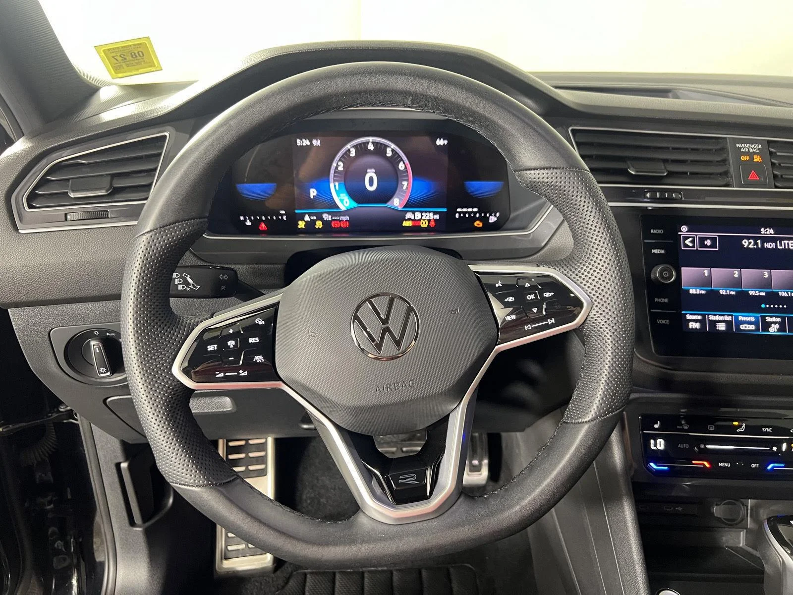 Used 2024  Volkswagen SE R-Line Black image 4