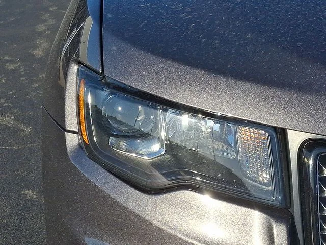 Used 2018 Gray Jeep Altitude image 9