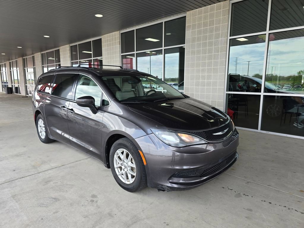 Gray 2021 Chrysler Voyager LXi FWD Minivan Front-Wheel Drive