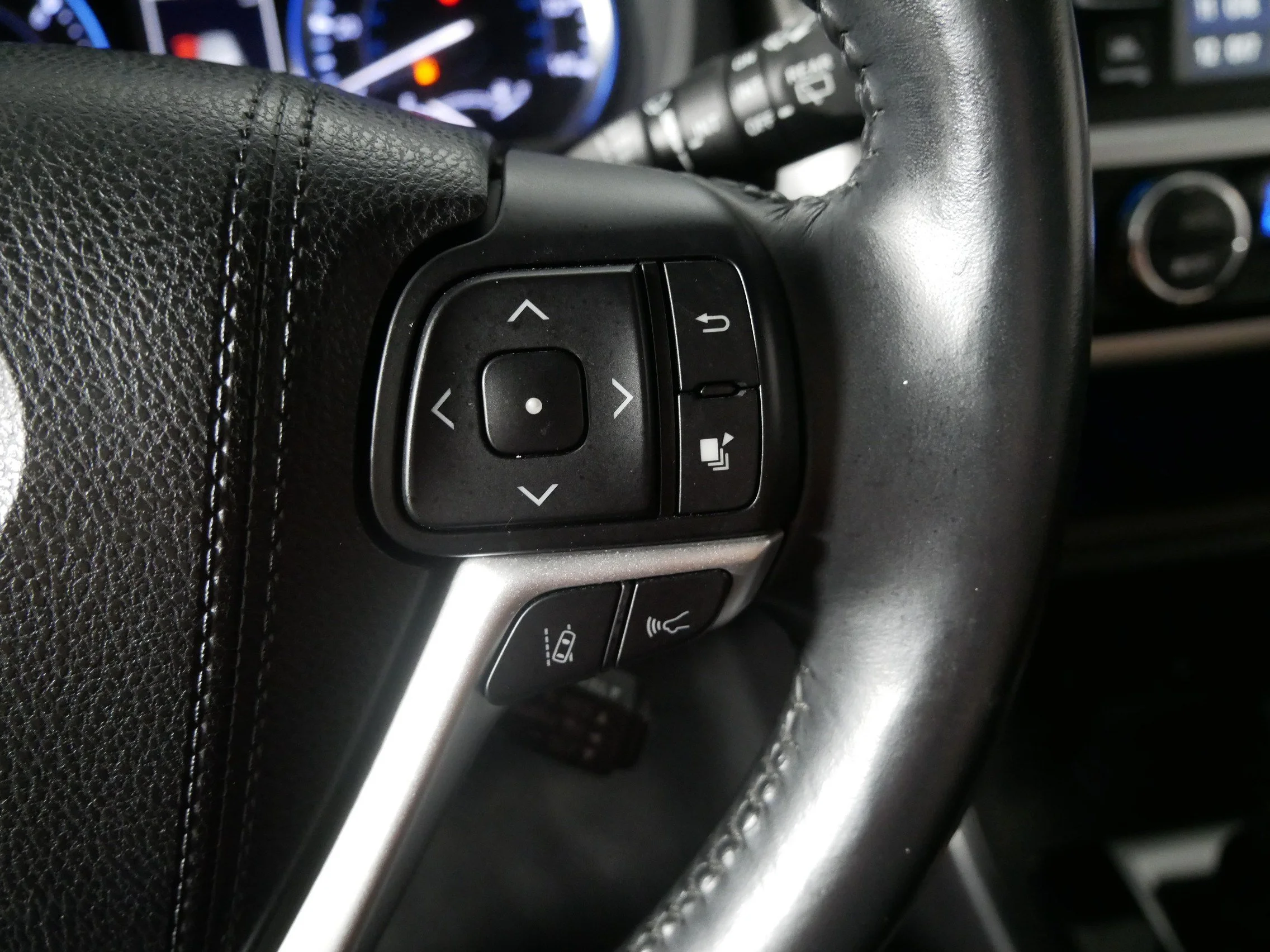 Used 2017 Midnight Black Metallic Toyota Limited image 28