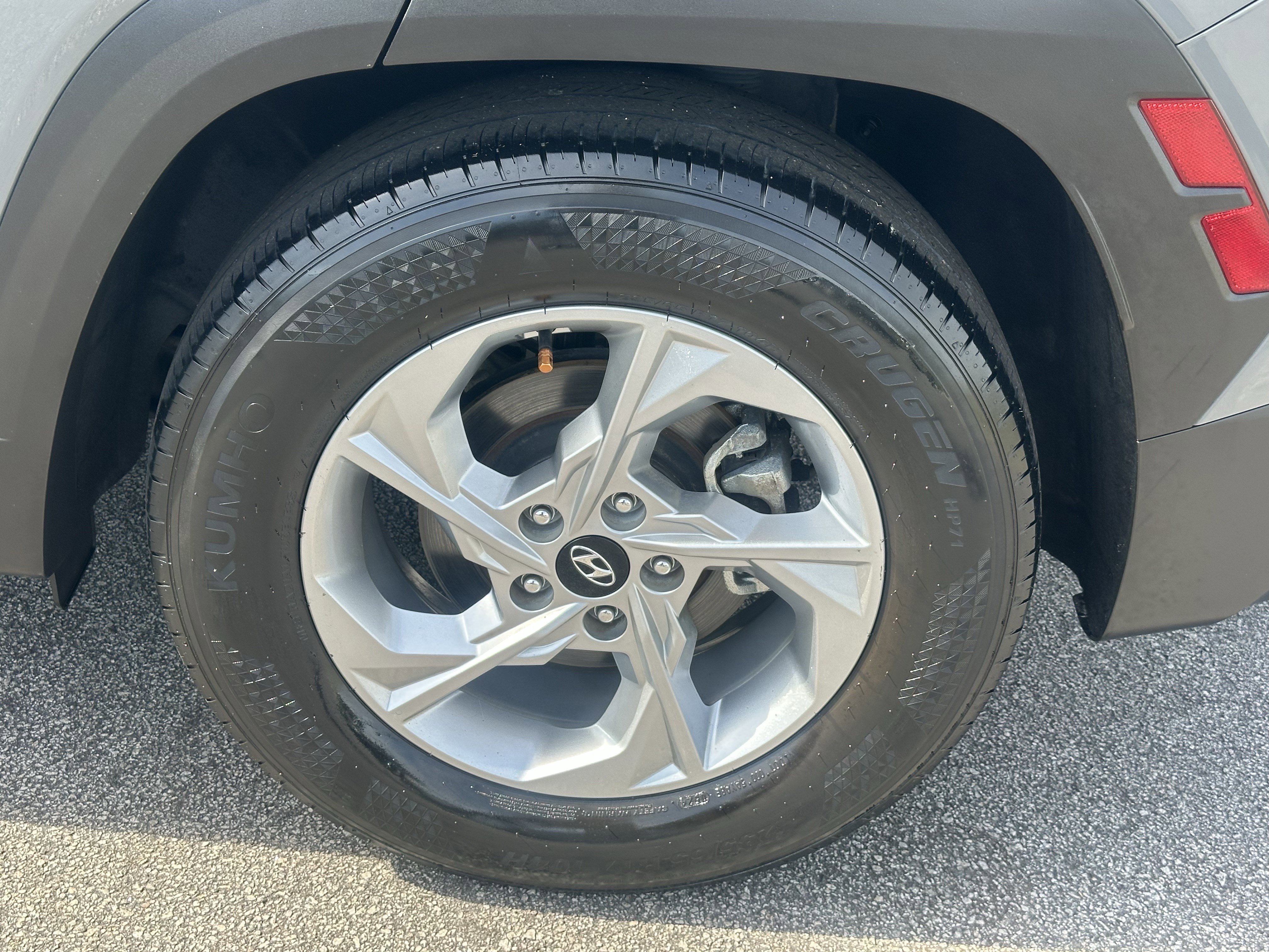 Used 2024 Hampton Gray Hyundai SEL image 18