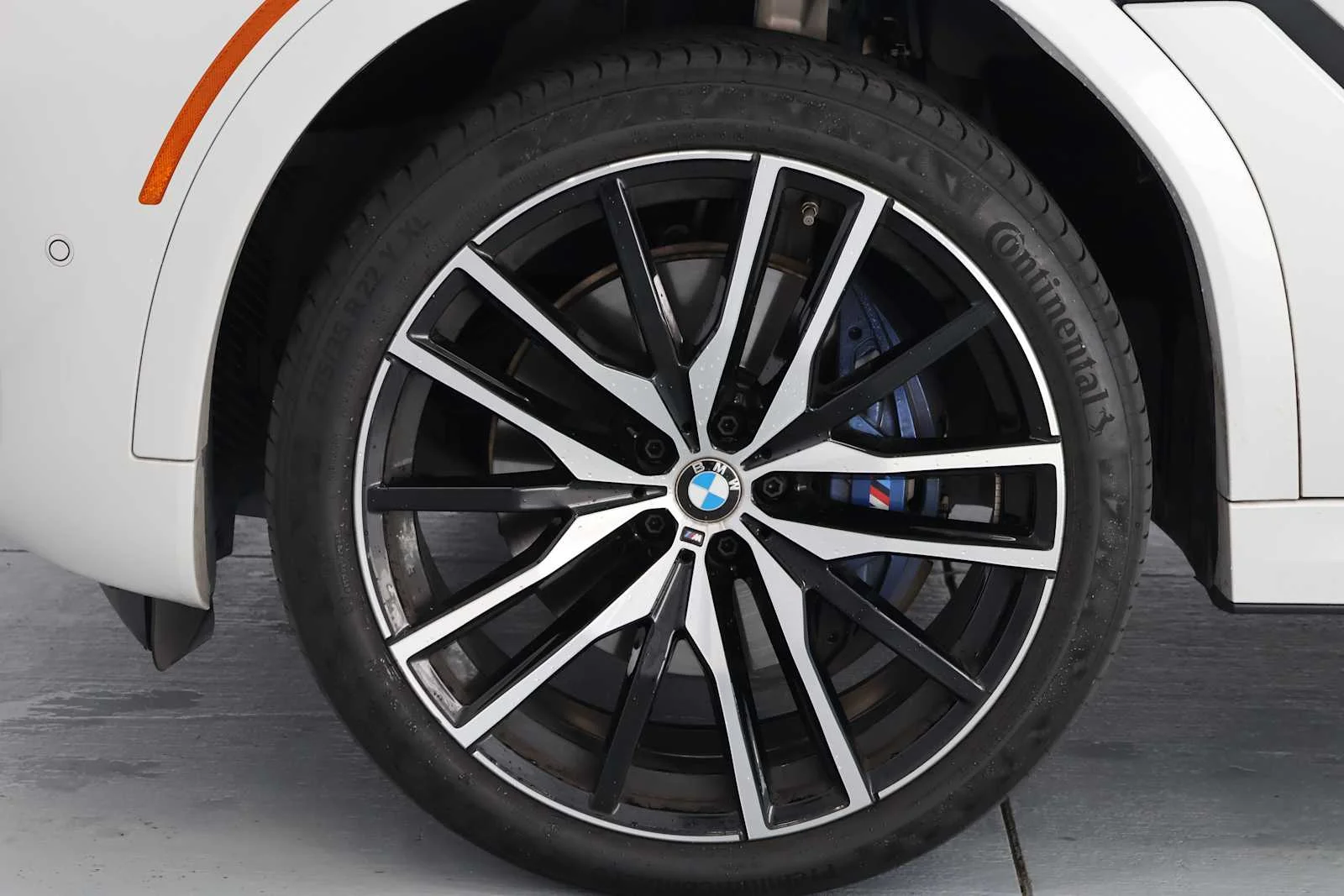 Certified Used 2025 Mineral White Metallic BMW xDrive40i image 8