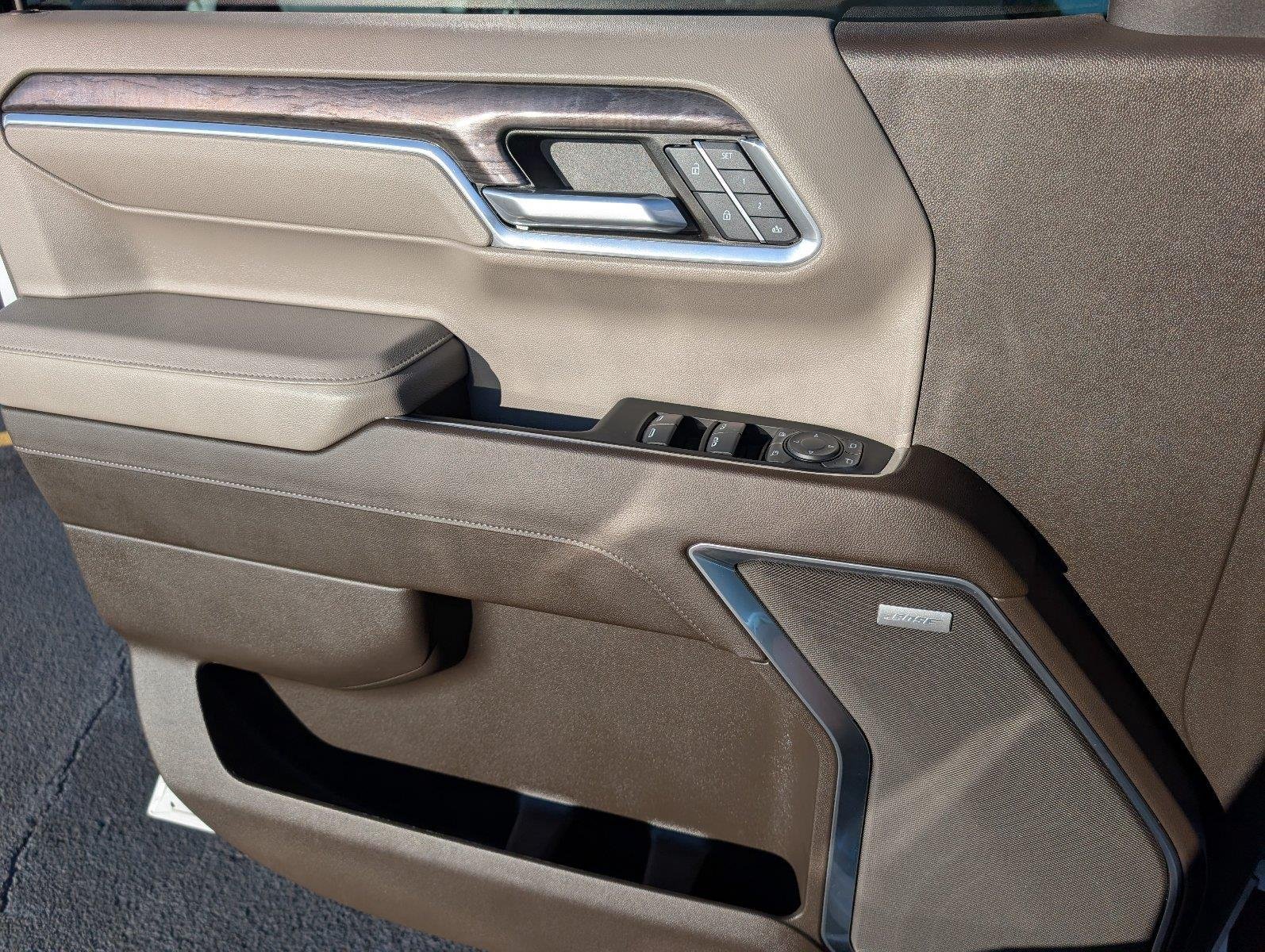 Used 2024 Iridescent Pearl Tricoat Chevrolet LTZ image 16