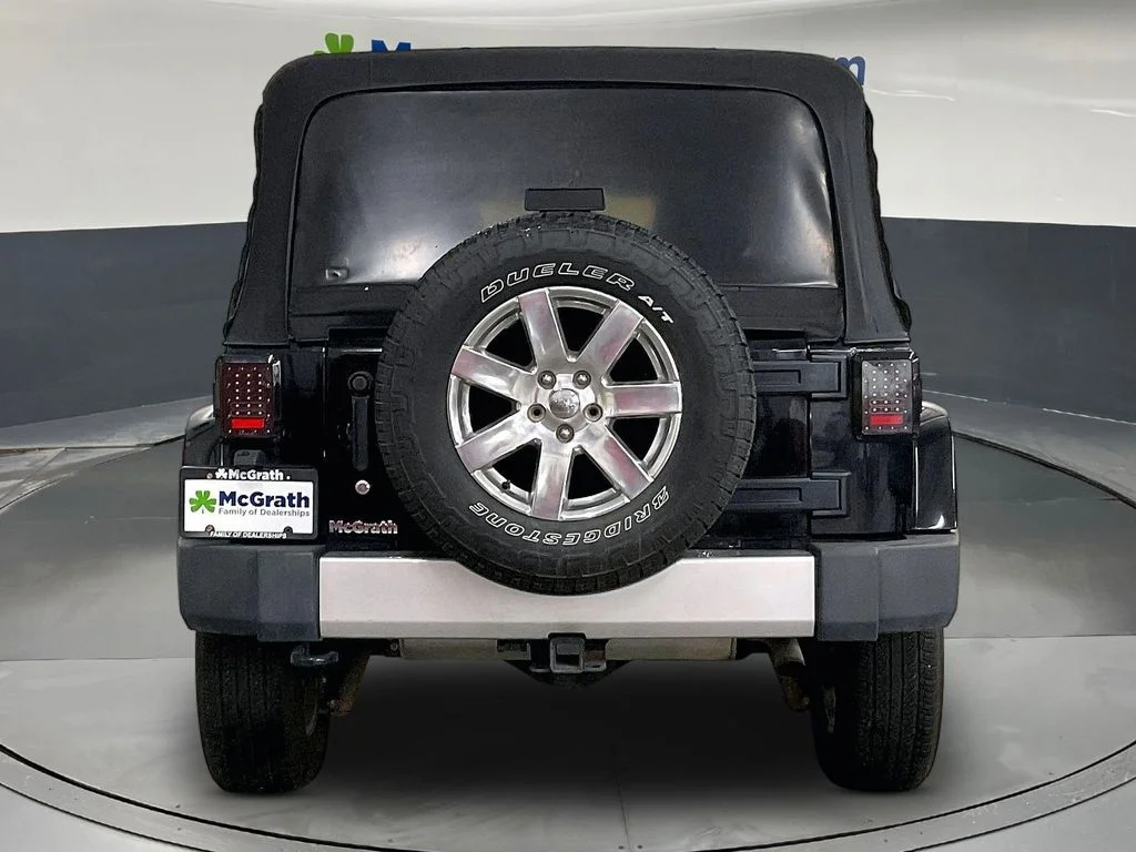 Used 2013 Black Jeep Unlimited Sahara image 6
