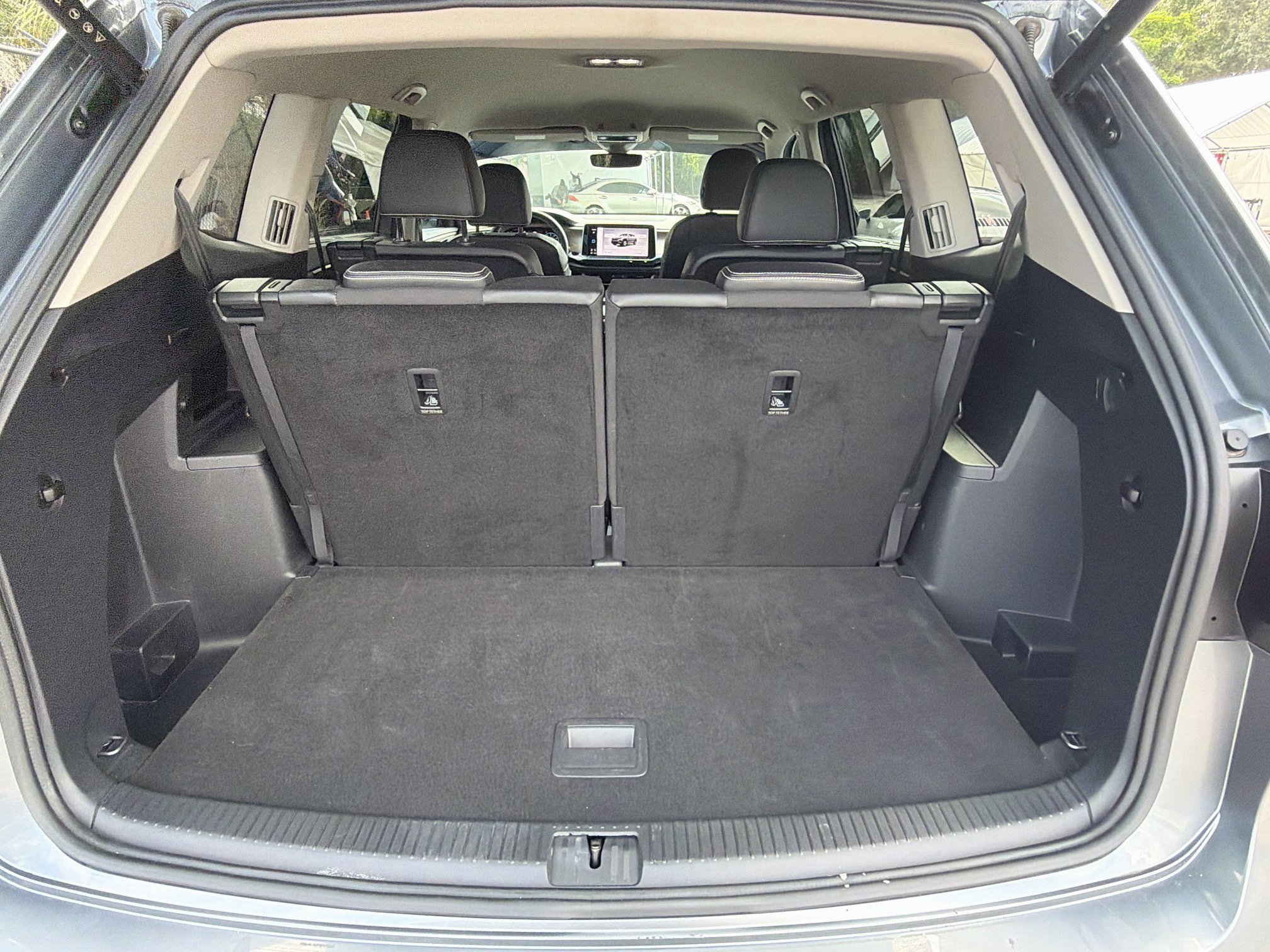Used 2024 Gray Volkswagen 2.0T SE w/Technology image 12