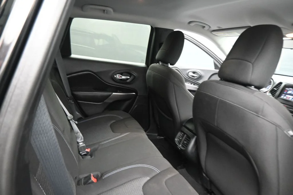 Used 2019 Black Jeep Latitude image 43