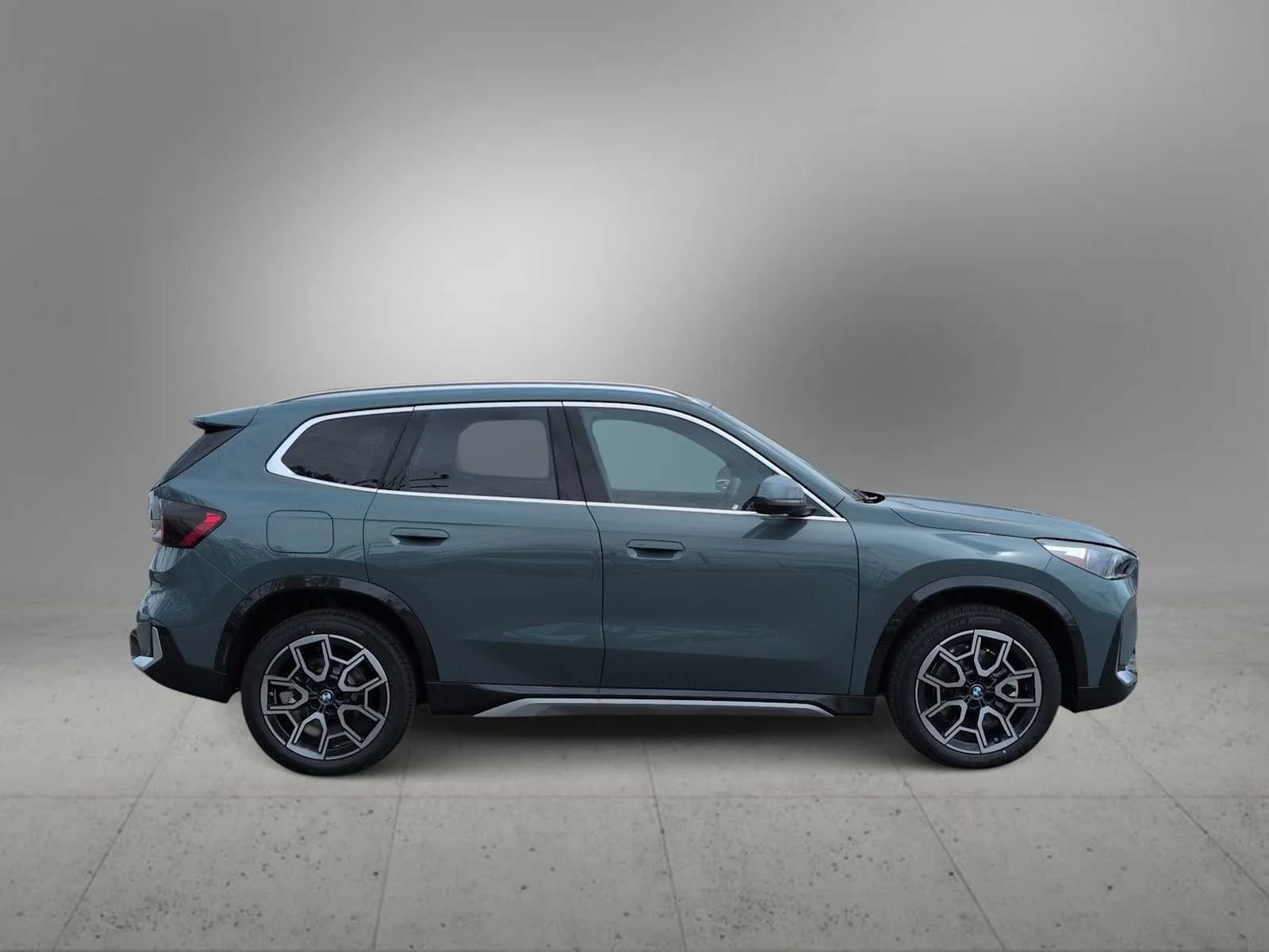 New 2026 Cape York Green Metallic BMW xDrive28i image 9