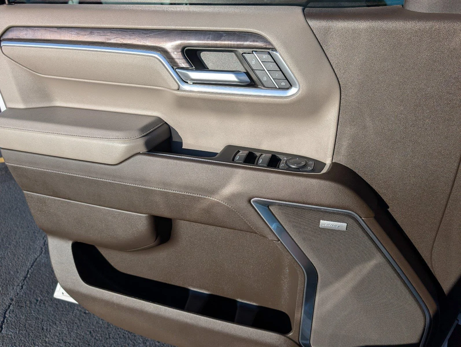 Used 2024 Iridescent Pearl Tricoat Chevrolet LTZ image 16