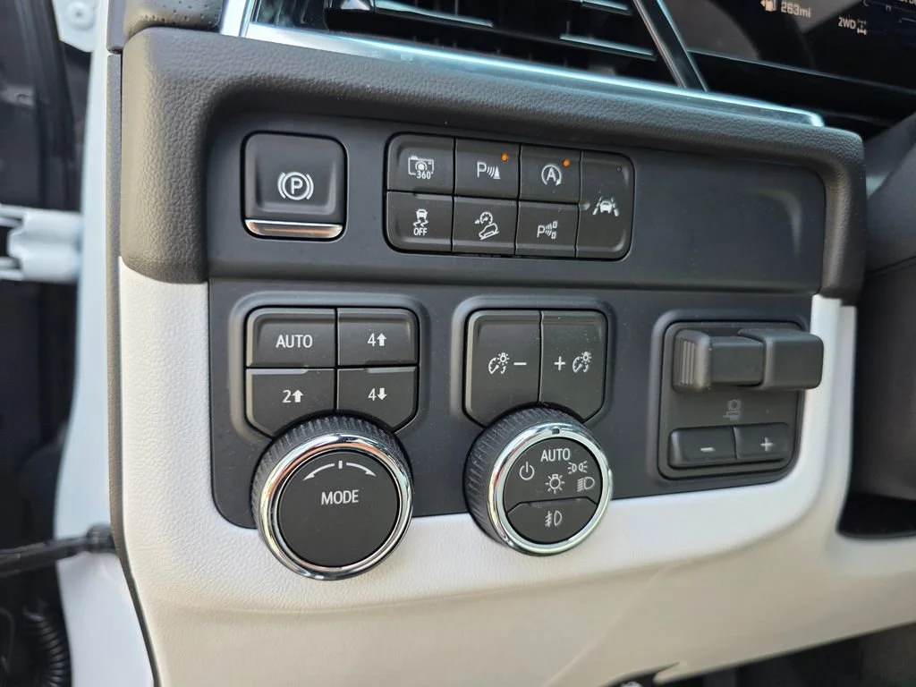 Used 2026 Polar White Tricoat Chevrolet Premier image 17