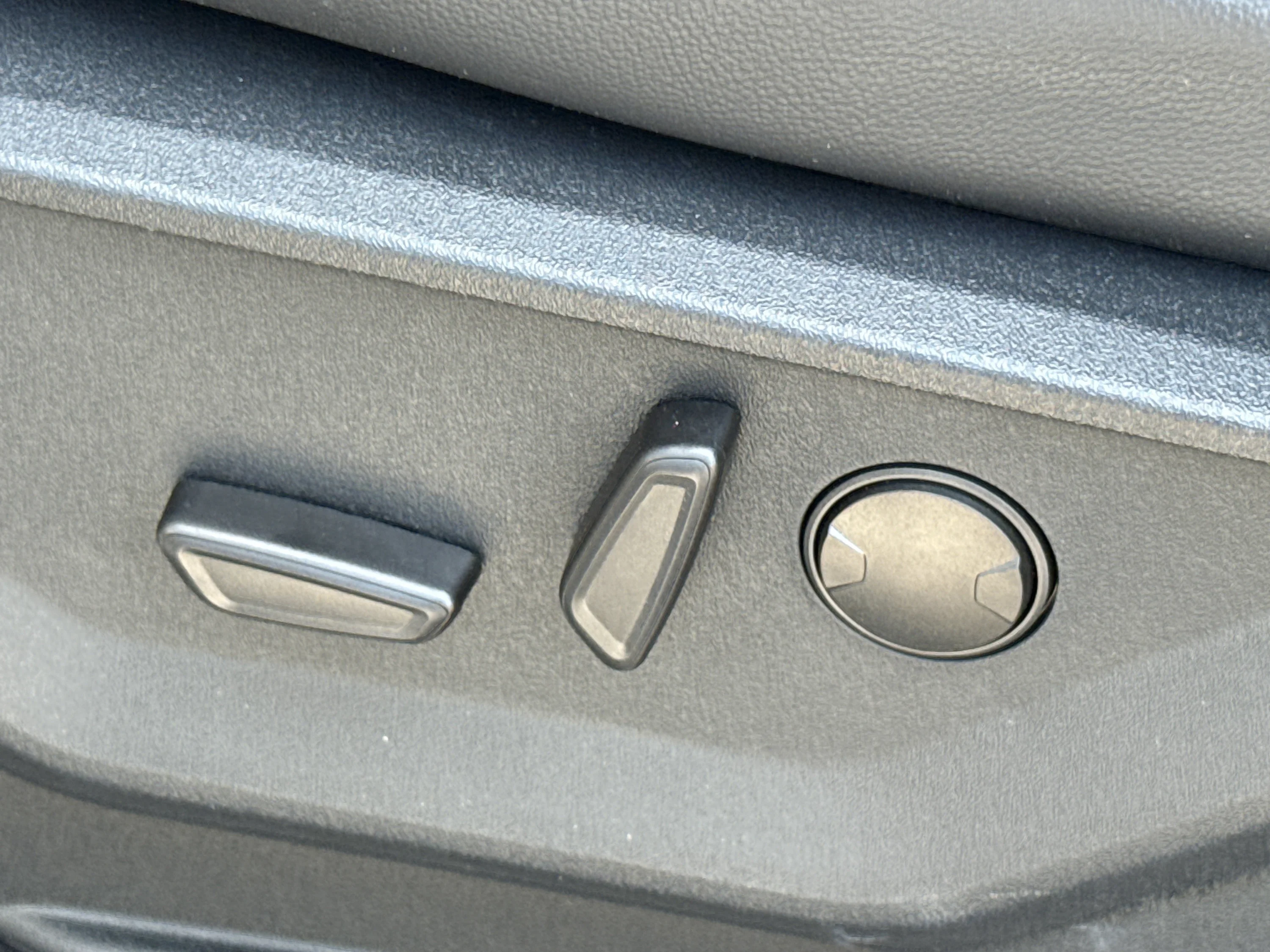 Used 2025 Carbonized Gray Metallic Ford Tremor image 26