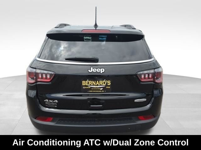 Used 2023 Black Jeep Latitude image 8