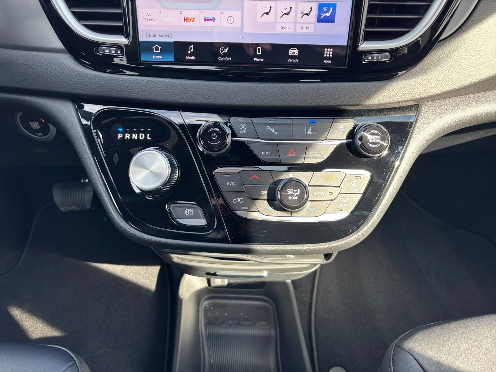 New 2027 Bright White Chrysler SXT image 15