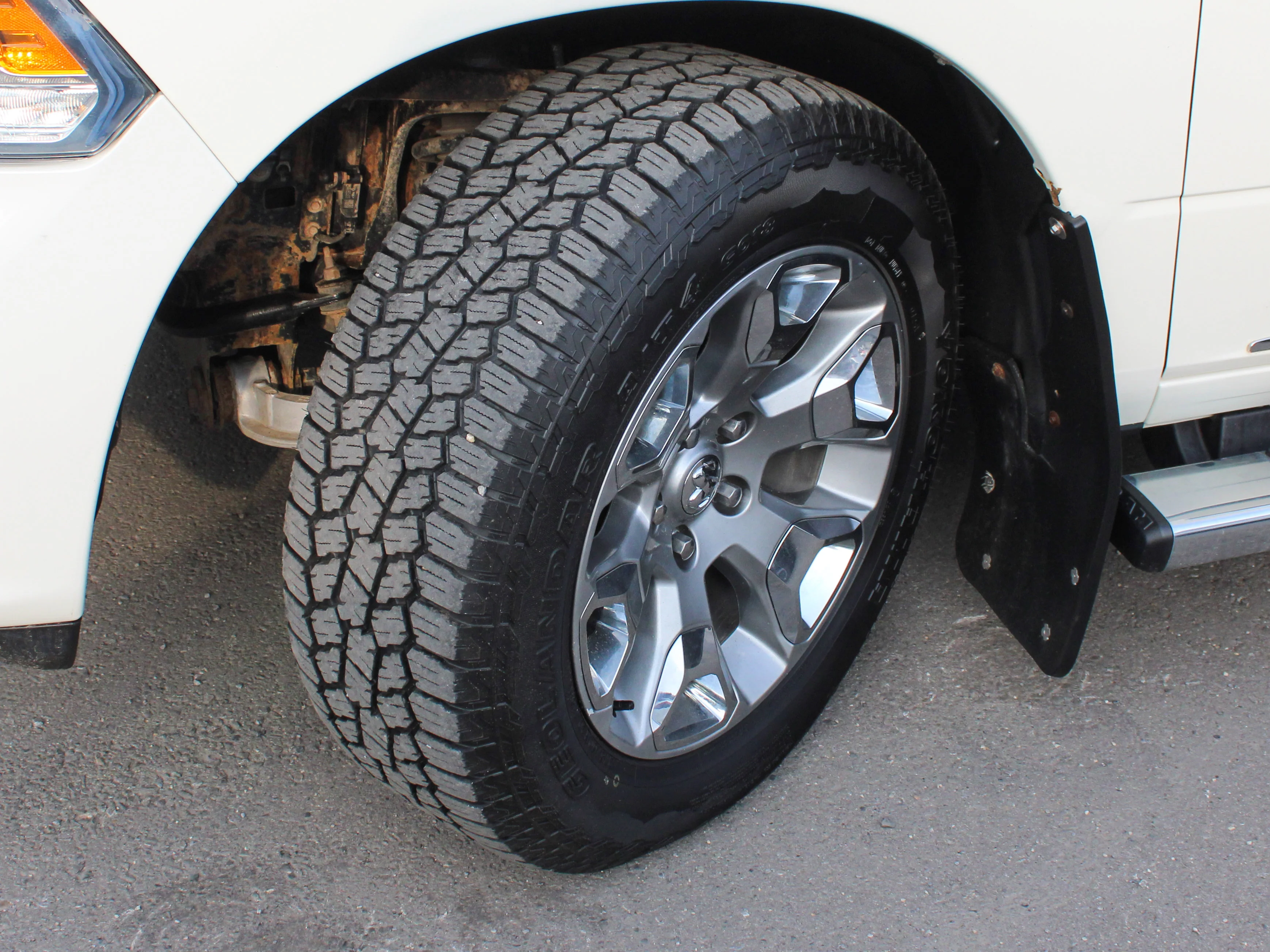 Used 2016 White RAM Limited* | 5.7L V8 | Leather | Heated & Cooled Seats | Sunroof image 14