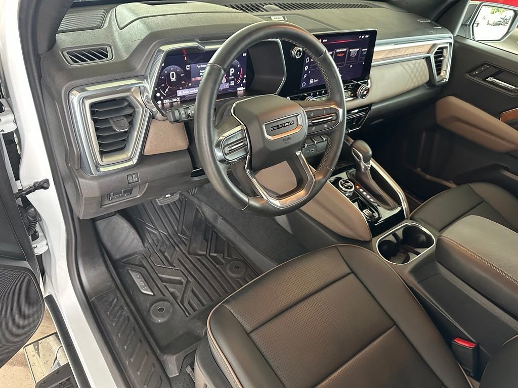 Used 2023 White GMC Denali image 13
