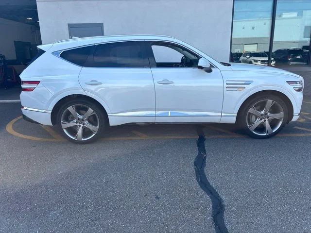 Used 2021 White Genesis 3.5T Prestige image 4