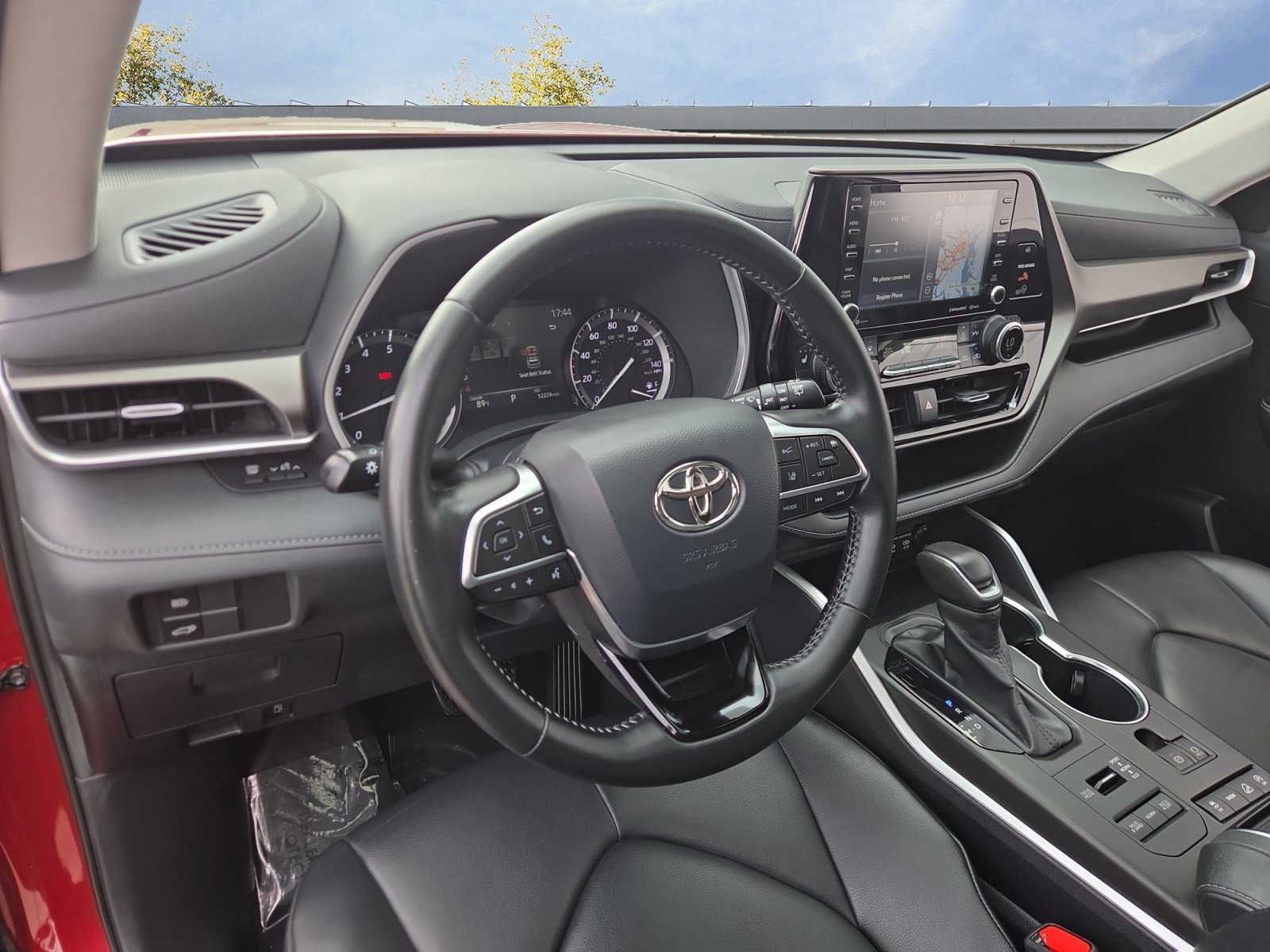 2020 Toyota Highlander XLE - Photo 10