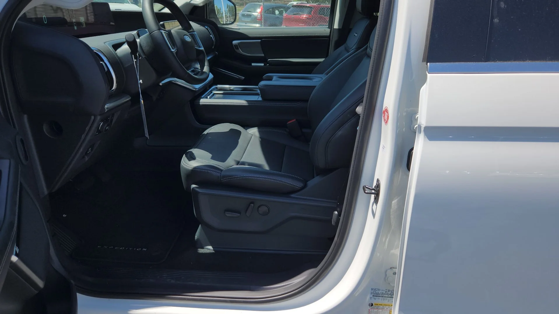 New 2026 Star White Metallic Tri-Coat Ford Platinum image 13